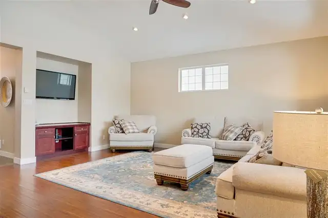 71 White Street - Photo 2