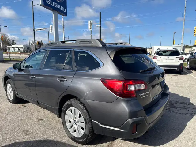 2019 Subaru Outback 2.5i Touring AWD, Sunroof, Power Tailgate - Photo 6