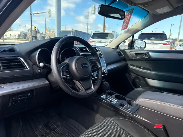 2019 Subaru Outback 2.5i Touring AWD, Sunroof, Power Tailgate - Photo 10