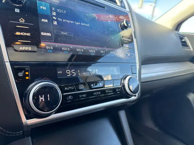 2019 Subaru Outback 2.5i Touring AWD, Sunroof, Power Tailgate - Photo 13