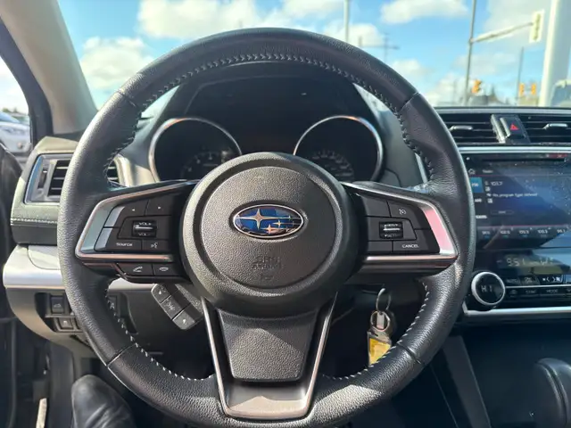 2019 Subaru Outback 2.5i Touring AWD, Sunroof, Power Tailgate - Photo 15