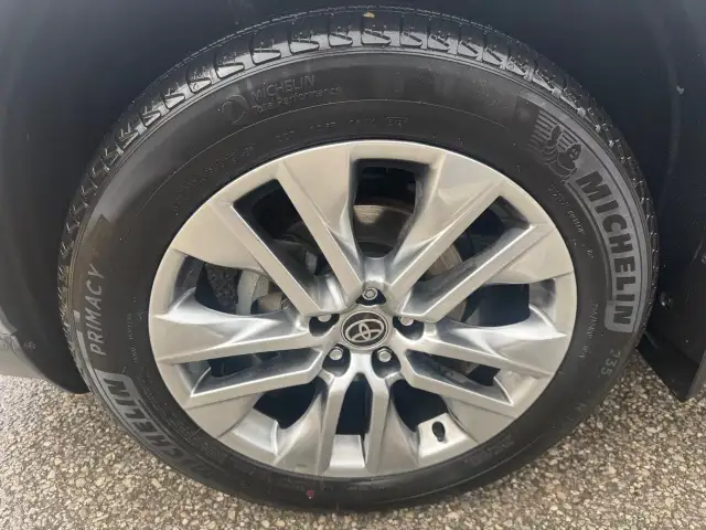 2022 Toyota RAV4 Limited AWD, NAV, LEATHER, SUNROOF - Photo 11