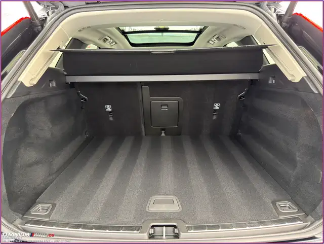 2022 Volvo XC60 B6 AWD-Pano Roof-Driver Assist Safety PKG-GPS-XM - Photo 35