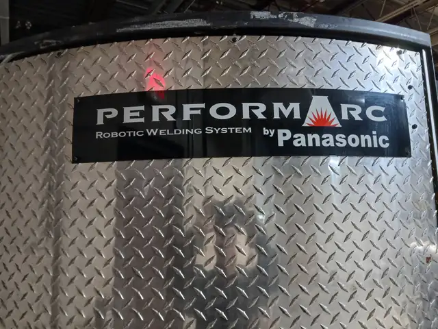 PANASONIC PERFORM ARC 2 Table  manual sliding door Welding Cell - Photo 2