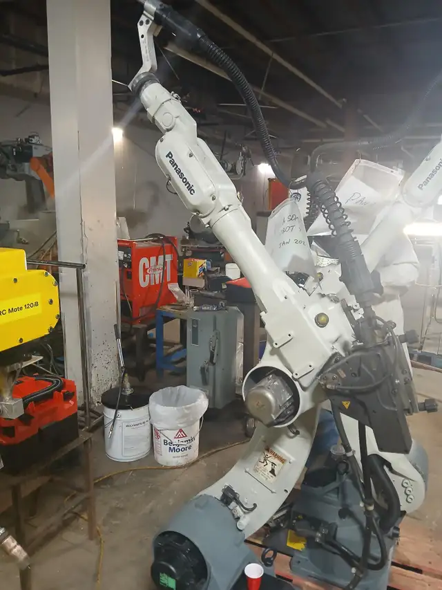 PANASONIC PERFORM ARC 2 Table  manual sliding door Welding Cell - Photo 3