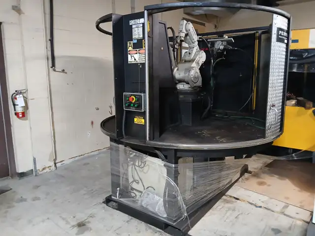 PANASONIC PERFORM ARC 2 Table  manual sliding door Welding Cell - Photo 4