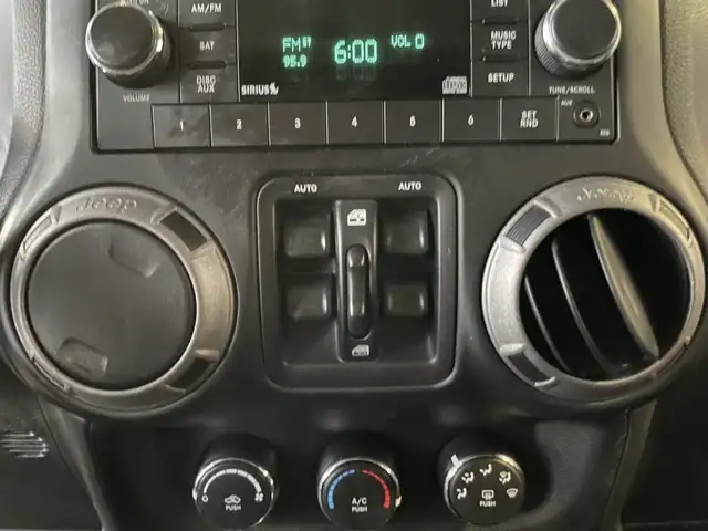 2017 Jeep Wrangler Unlimited Sport - Photo 19