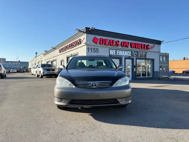 2005 Toyota Camry 4dr Sdn LE Auto - Photo 2