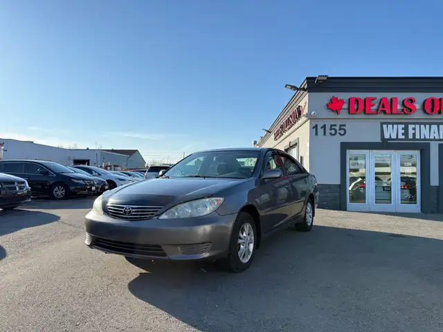 2005 Toyota Camry 4dr Sdn LE Auto - Photo 3