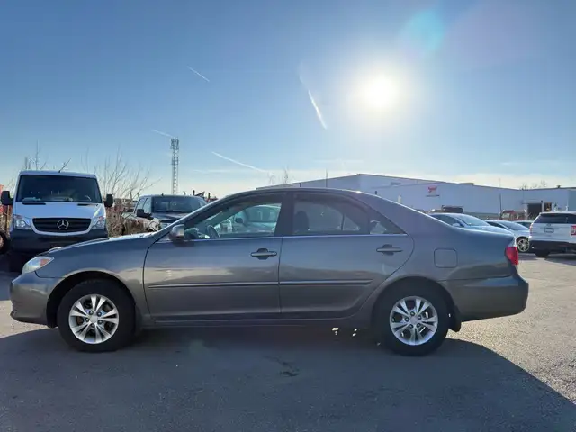 2005 Toyota Camry 4dr Sdn LE Auto - Photo 4