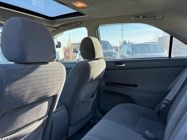 2005 Toyota Camry 4dr Sdn LE Auto - Photo 11