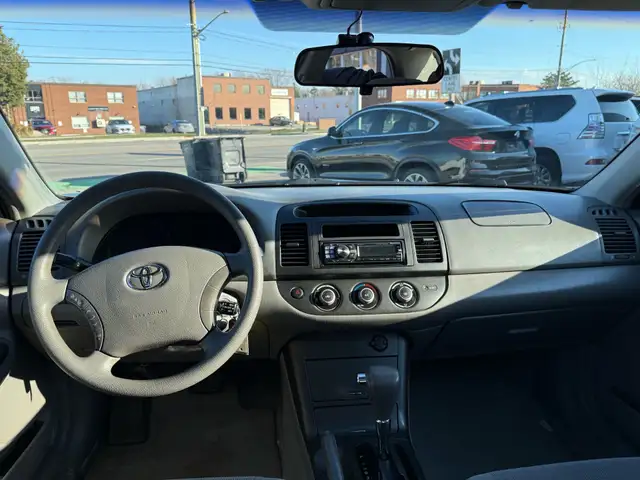 2005 Toyota Camry 4dr Sdn LE Auto - Photo 12