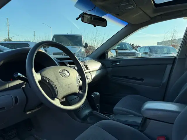 2005 Toyota Camry 4dr Sdn LE Auto - Photo 13