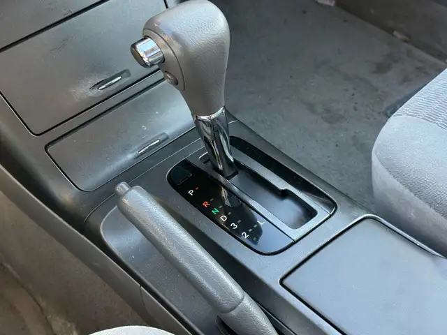 2005 Toyota Camry 4dr Sdn LE Auto - Photo 17