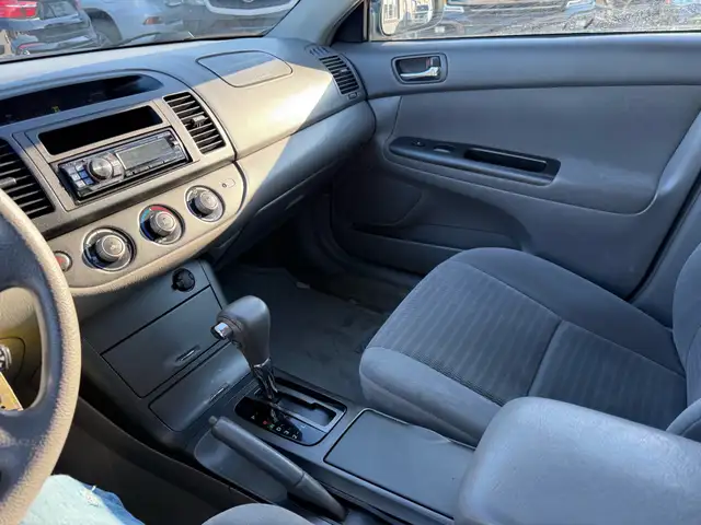 2005 Toyota Camry 4dr Sdn LE Auto - Photo 19