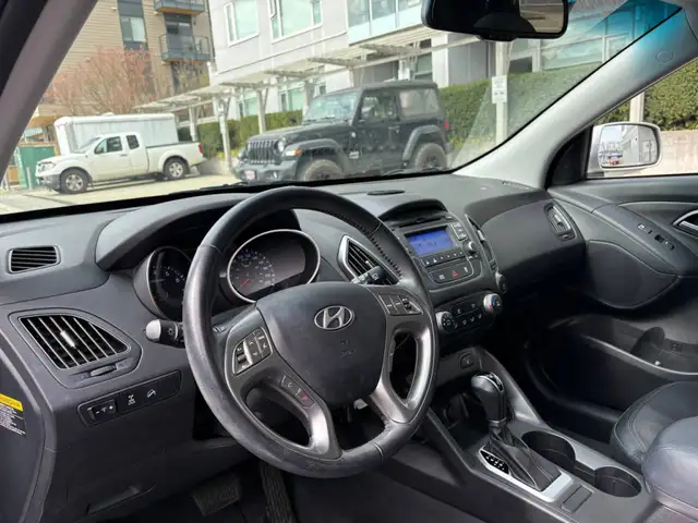 2015 Hyundai Tucson GLS 4dr All-Wheel Drive Automatic - Photo 9