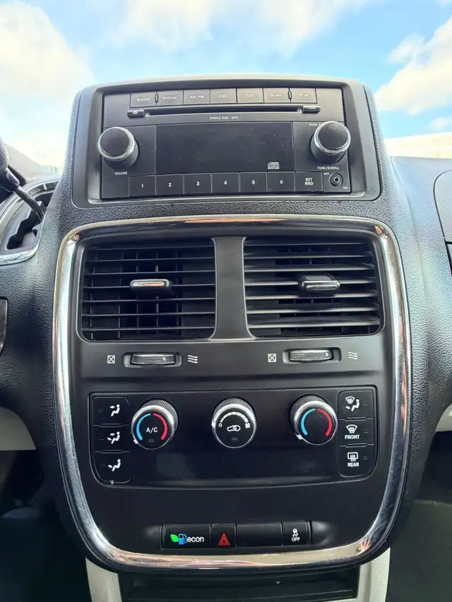 2011 Dodge Grand Caravan Express Front-wheel Drive Passenger Van - Photo 16