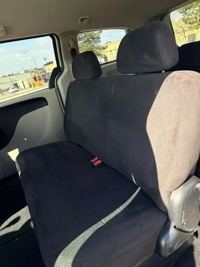 2011 Dodge Grand Caravan Express Front-wheel Drive Passenger Van - Photo 17