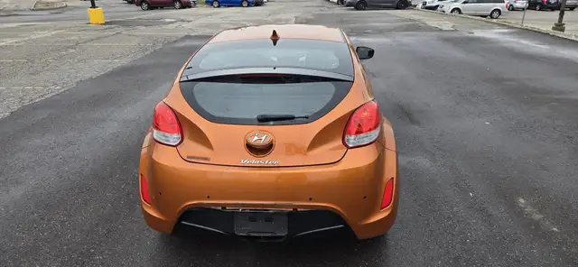 2013 Hyundai Veloster Base 3dr Hatchback Automatic - Photo 2