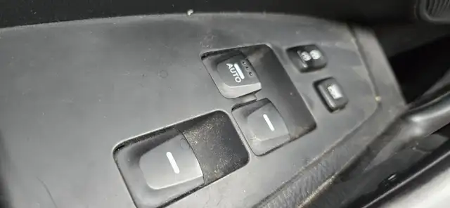 2013 Hyundai Veloster Base 3dr Hatchback Automatic - Photo 19