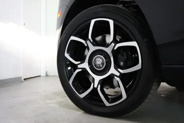 2024 Rolls-Royce Cullinan Black Badge - Starlight Headliner - Photo 15