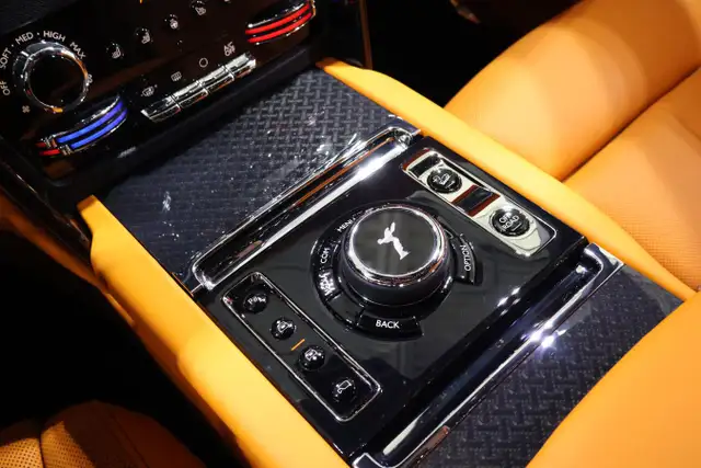 2024 Rolls-Royce Cullinan Black Badge - Starlight Headliner - Photo 23