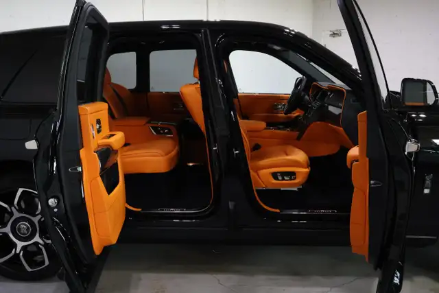 2024 Rolls-Royce Cullinan Black Badge - Starlight Headliner - Photo 25
