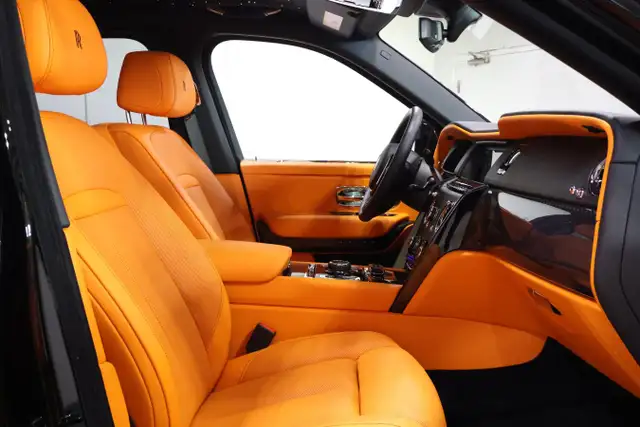 2024 Rolls-Royce Cullinan Black Badge - Starlight Headliner - Photo 28