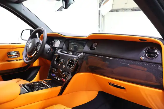 2024 Rolls-Royce Cullinan Black Badge - Starlight Headliner - Photo 30