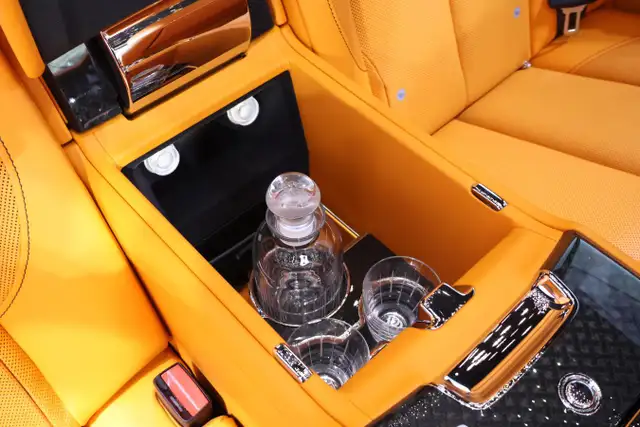 2024 Rolls-Royce Cullinan Black Badge - Starlight Headliner - Photo 37