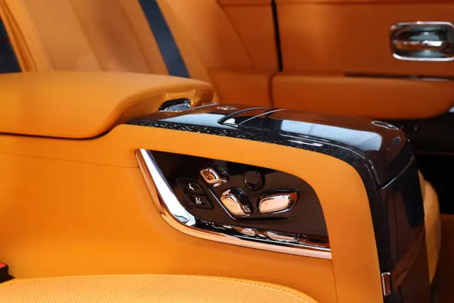 2024 Rolls-Royce Cullinan Black Badge - Starlight Headliner - Photo 38