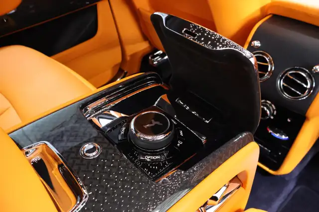 2024 Rolls-Royce Cullinan Black Badge - Starlight Headliner - Photo 39