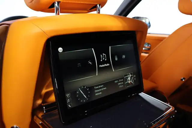 2024 Rolls-Royce Cullinan Black Badge - Starlight Headliner - Photo 44