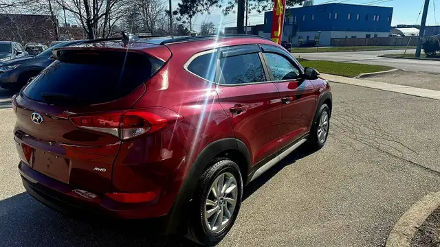 2018 Hyundai Tucson 2.0L LUXURY - AWD - PANO SUNROOF - NO ACCIDE - Photo 6