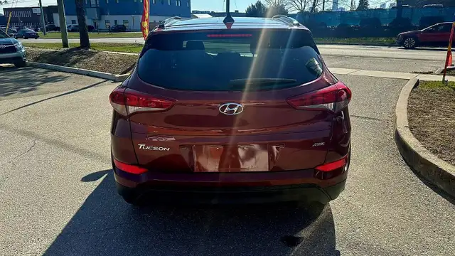 2018 Hyundai Tucson 2.0L LUXURY - AWD - PANO SUNROOF - NO ACCIDE - Photo 8
