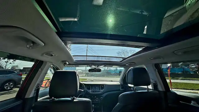 2018 Hyundai Tucson 2.0L LUXURY - AWD - PANO SUNROOF - NO ACCIDE - Photo 16
