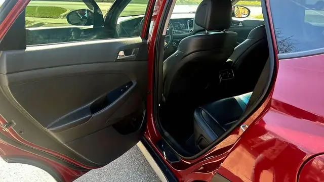 2018 Hyundai Tucson 2.0L LUXURY - AWD - PANO SUNROOF - NO ACCIDE - Photo 24