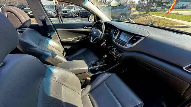 2018 Hyundai Tucson 2.0L LUXURY - AWD - PANO SUNROOF - NO ACCIDE - Photo 29
