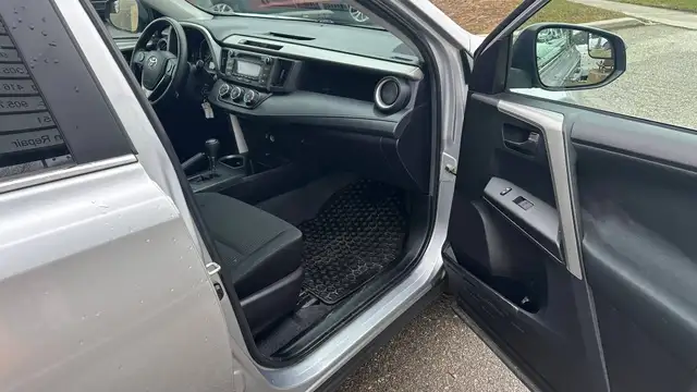 2016 Toyota RAV4 AWD 4dr LE - REAR CAMERA - HEATED SEATS - AC - - Photo 18