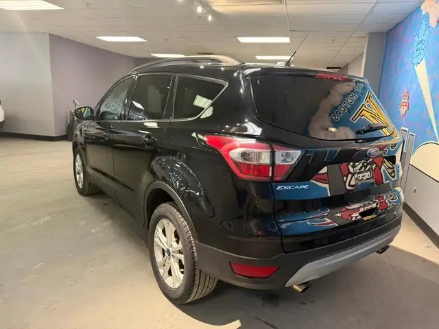 2018 Ford Escape SE, AWD, 20 DEALER SERVICE RECORDS. - Photo 3