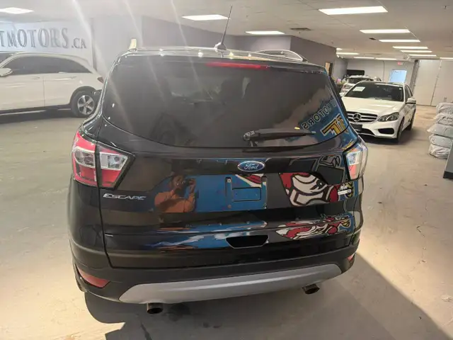 2018 Ford Escape SE, AWD, 20 DEALER SERVICE RECORDS. - Photo 4