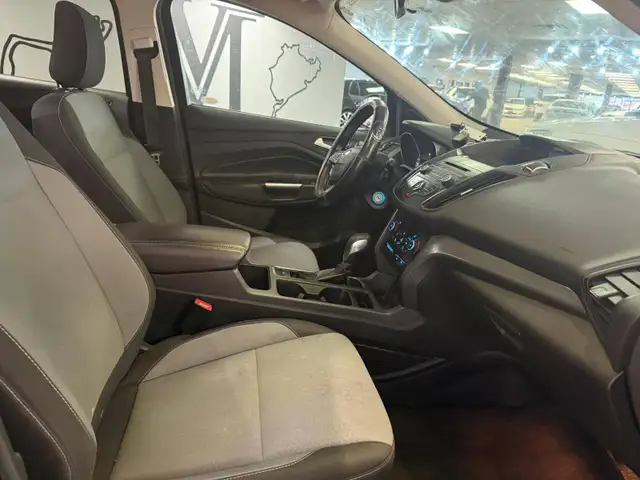 2018 Ford Escape SE, AWD, 20 DEALER SERVICE RECORDS. - Photo 6