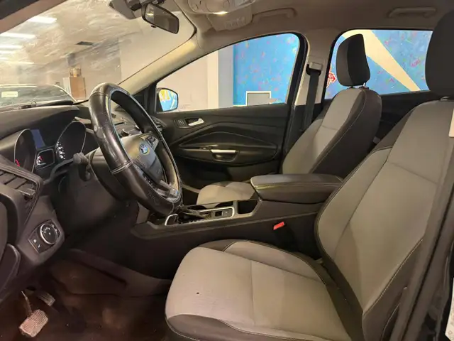 2018 Ford Escape SE, AWD, 20 DEALER SERVICE RECORDS. - Photo 10