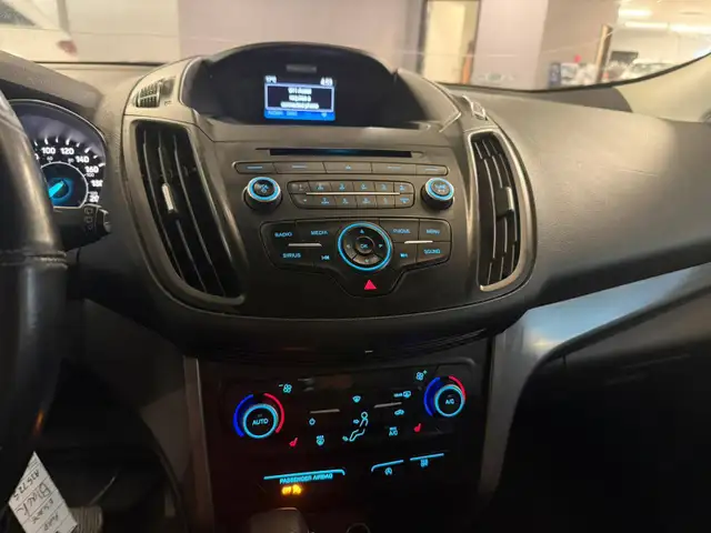 2018 Ford Escape SE, AWD, 20 DEALER SERVICE RECORDS. - Photo 14