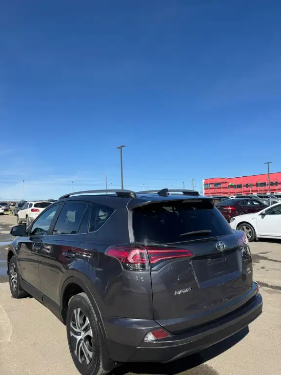 2017 Toyota RAV4 LE AWD : Well Serviced - Photo 6