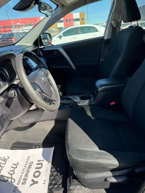2017 Toyota RAV4 LE AWD : Well Serviced - Photo 7
