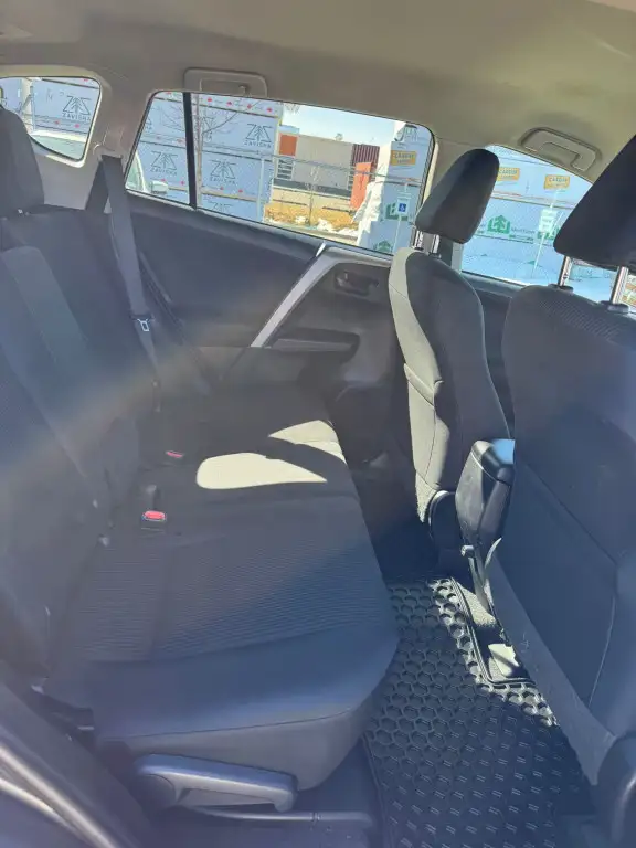 2017 Toyota RAV4 LE AWD : Well Serviced - Photo 8