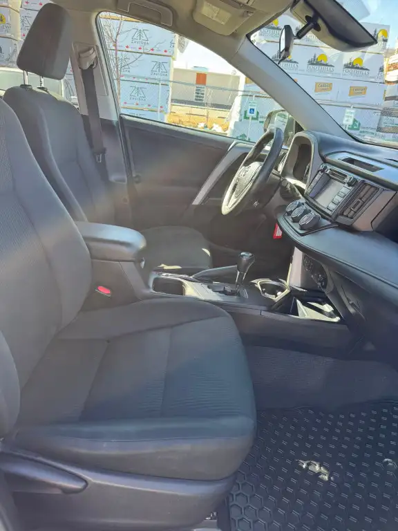 2017 Toyota RAV4 LE AWD : Well Serviced - Photo 10