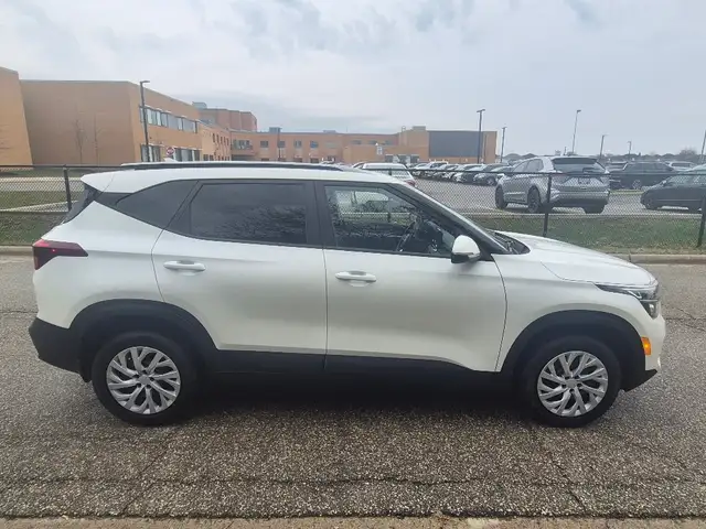 2021 Kia Seltos LX FWD - Photo 8