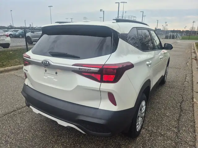 2021 Kia Seltos LX FWD - Photo 9